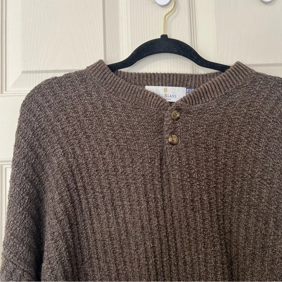Bill Blass Brown V-Neck Sweater with Ribbed Knit - Picture 3 of 6